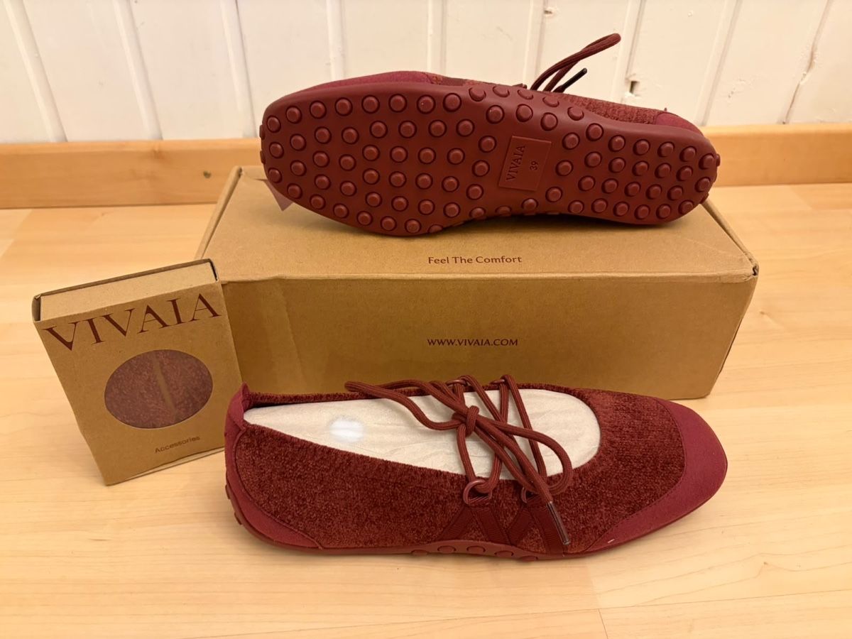 Damenschuhe: Mary Janes mit eckiger Spitze – Neu und originalverpackt aus Schänis von 11nils 2