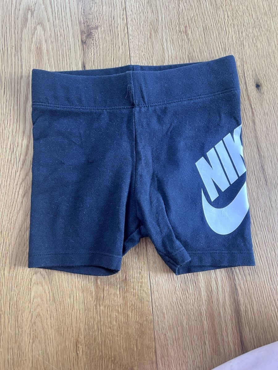 Nike Calze & Collant: Nike Kinder Shorts Grösse 92/98 – Usato da Breitenbach venduto da Saskia.Betschart