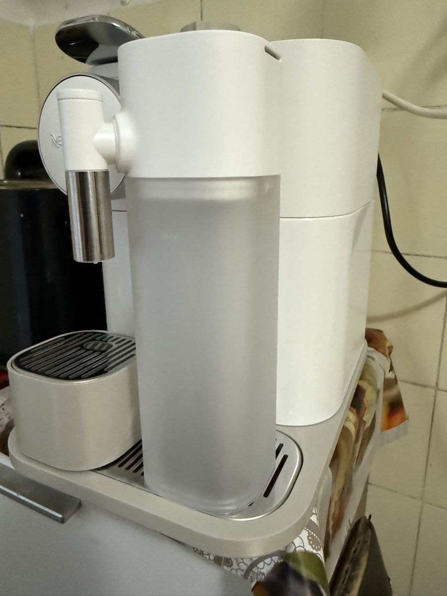 Nespresso Macchine per caffè & Macchine per espresso: Nespresso Lattissima mit Kaffekapsel – Nuovo (secondo la descrizione) da Zürich venduto da Dalia.ababssa 2