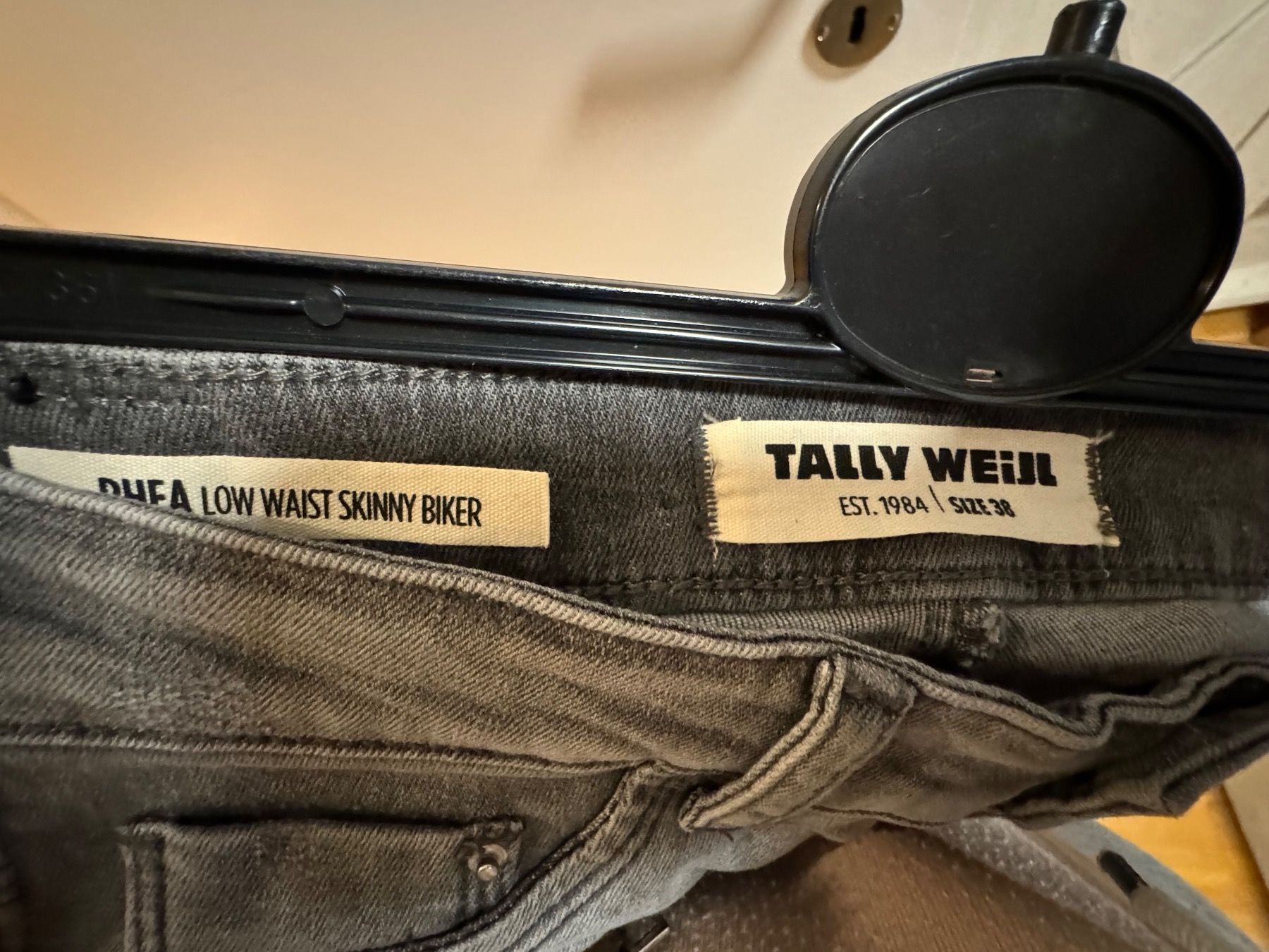 Tally Weijl Jeans: Jeans grau, Tally Weijl, Gr.38, NEU – Neu und originalverpackt aus Arlesheim von Eli_77 2