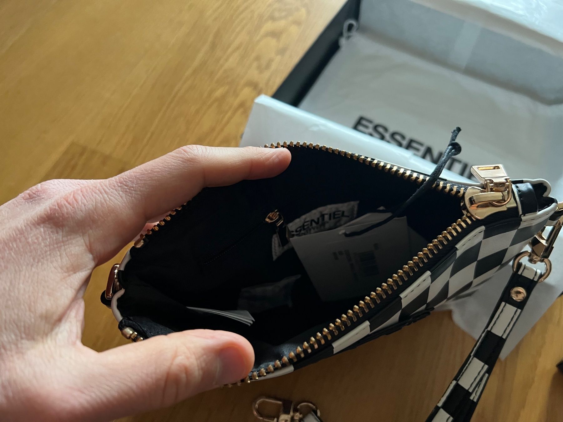 Essentiel Antwerp Borse da donna: Handbag und Geldbeutel - Neu – Nuovo e nell'imballaggio originale da Glattpark(Opfikon) venduto da ces_n77q 4
