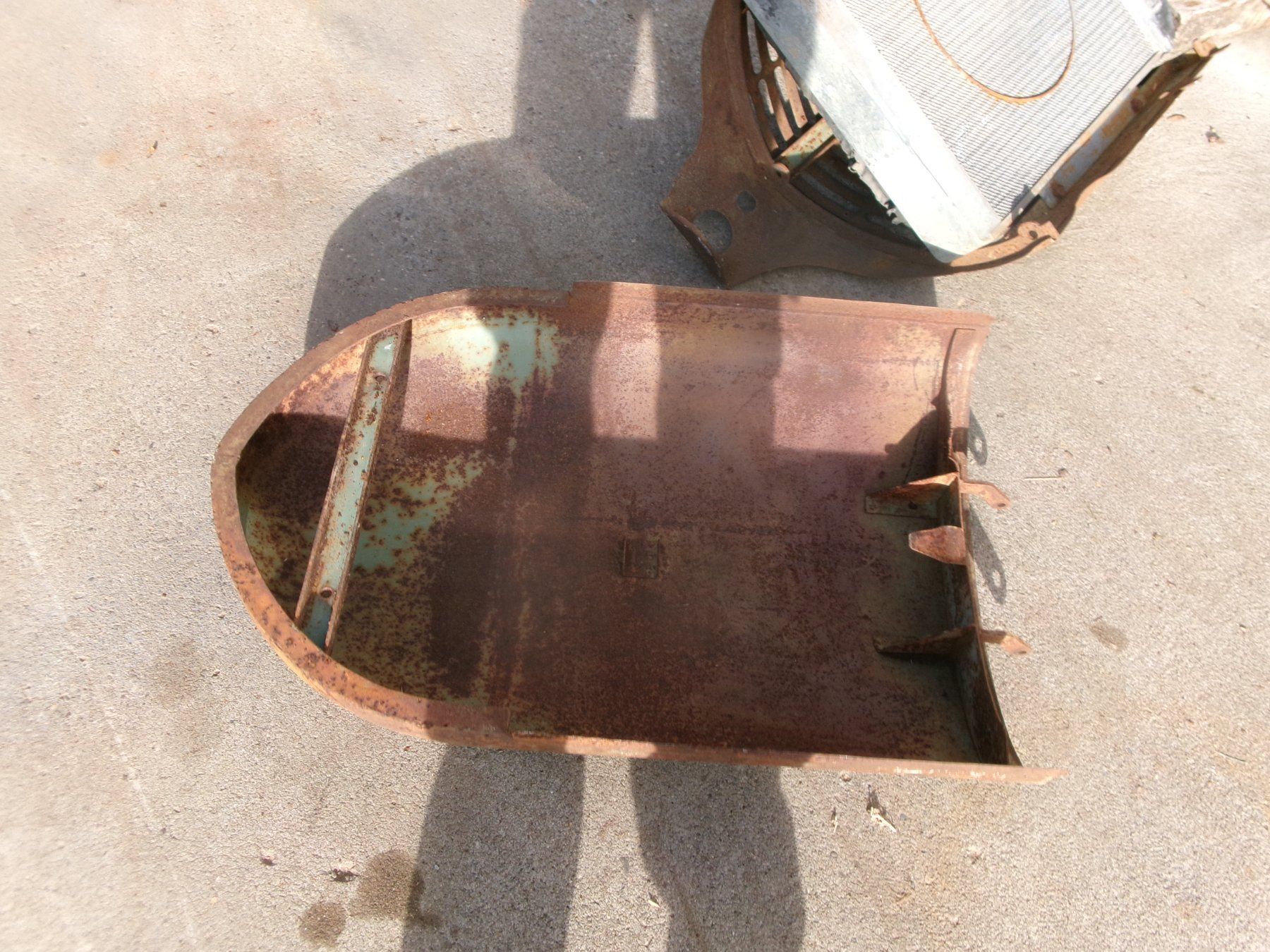 Bührer Traktoren: BÜHRER -Traktor KJ 4 Front / Kühler / Motorhaube - – Gebraucht aus Eschenbach SG von GM-29 3