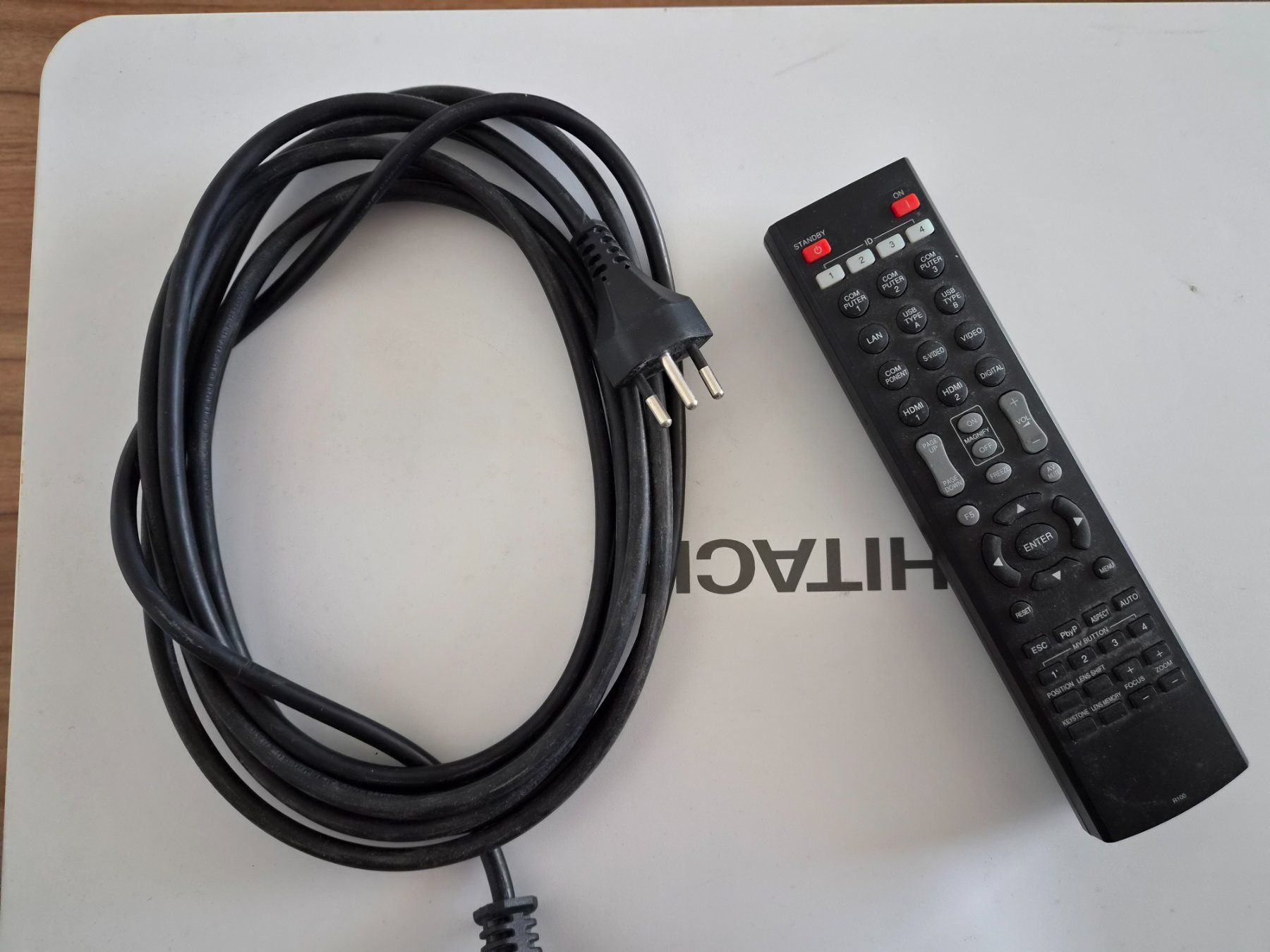 Hitachi Proiettori: Hitachi CP-WX8240 LCD-Projector / Beamer – Usato da Weiach venduto da ZHmakitiAG 6