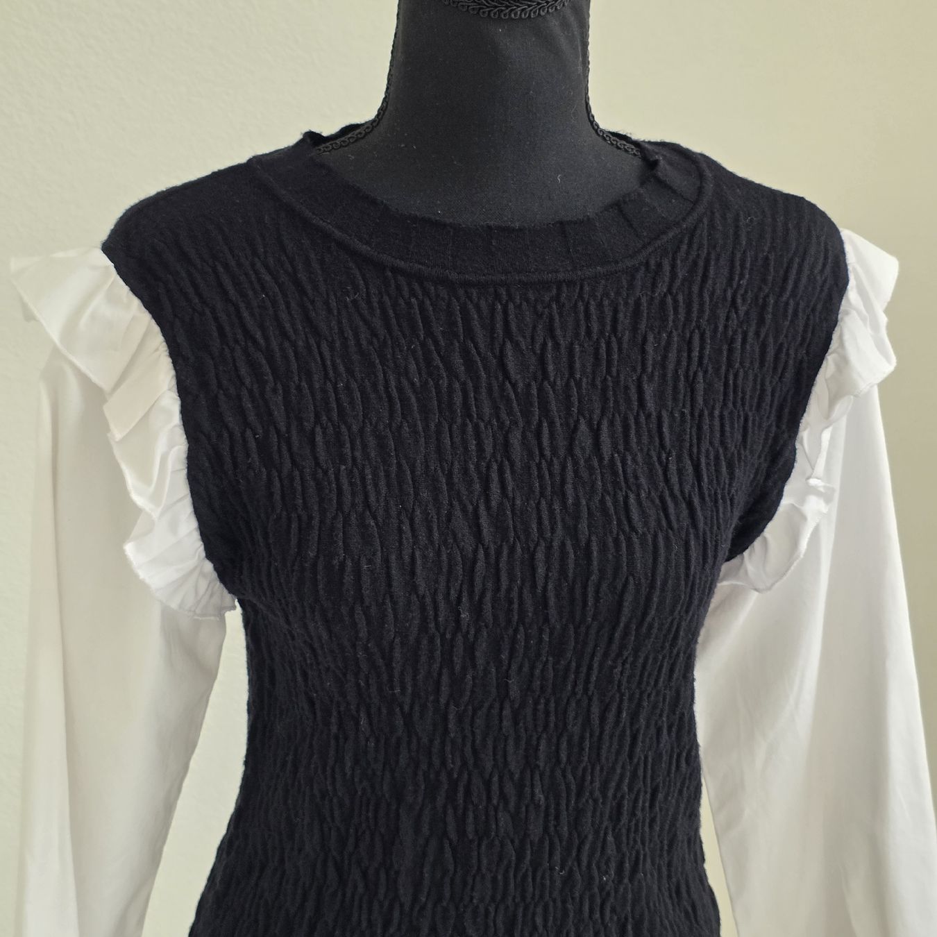 Maglioni & Felpe: Damen Pullover schwarz weiss Grösse 36/ 38 – Usato da Rheinsulz venduto da Gilea 1