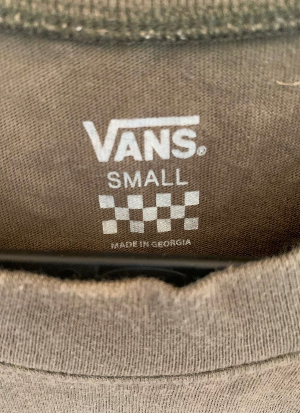 Vans T-Shirts: T-shirt Vans logo rectangle taille S brun Khaki – Gebraucht aus St-Aubin FR von Tiweety 1