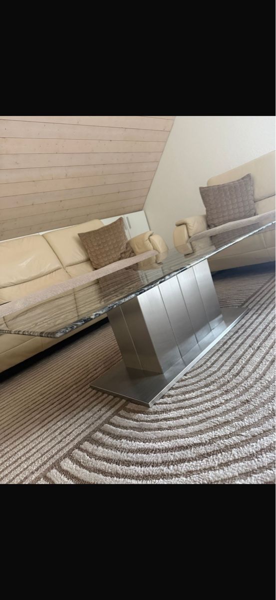 Tische: Couchtisch Marmor grau Metallfuss rechteckig – Gebraucht aus Kirchdorf AG von S.I.. 1