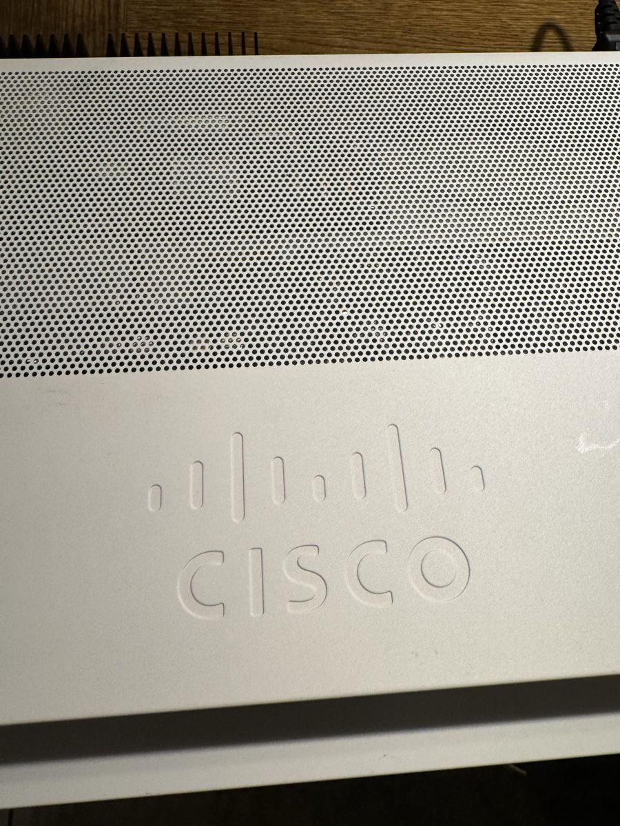 Cisco Modems & Router: Cisco Business 350 Series Switch - Top Zustand! 💻🚀 (51) – Gebraucht aus Olten von buj_kym9 1