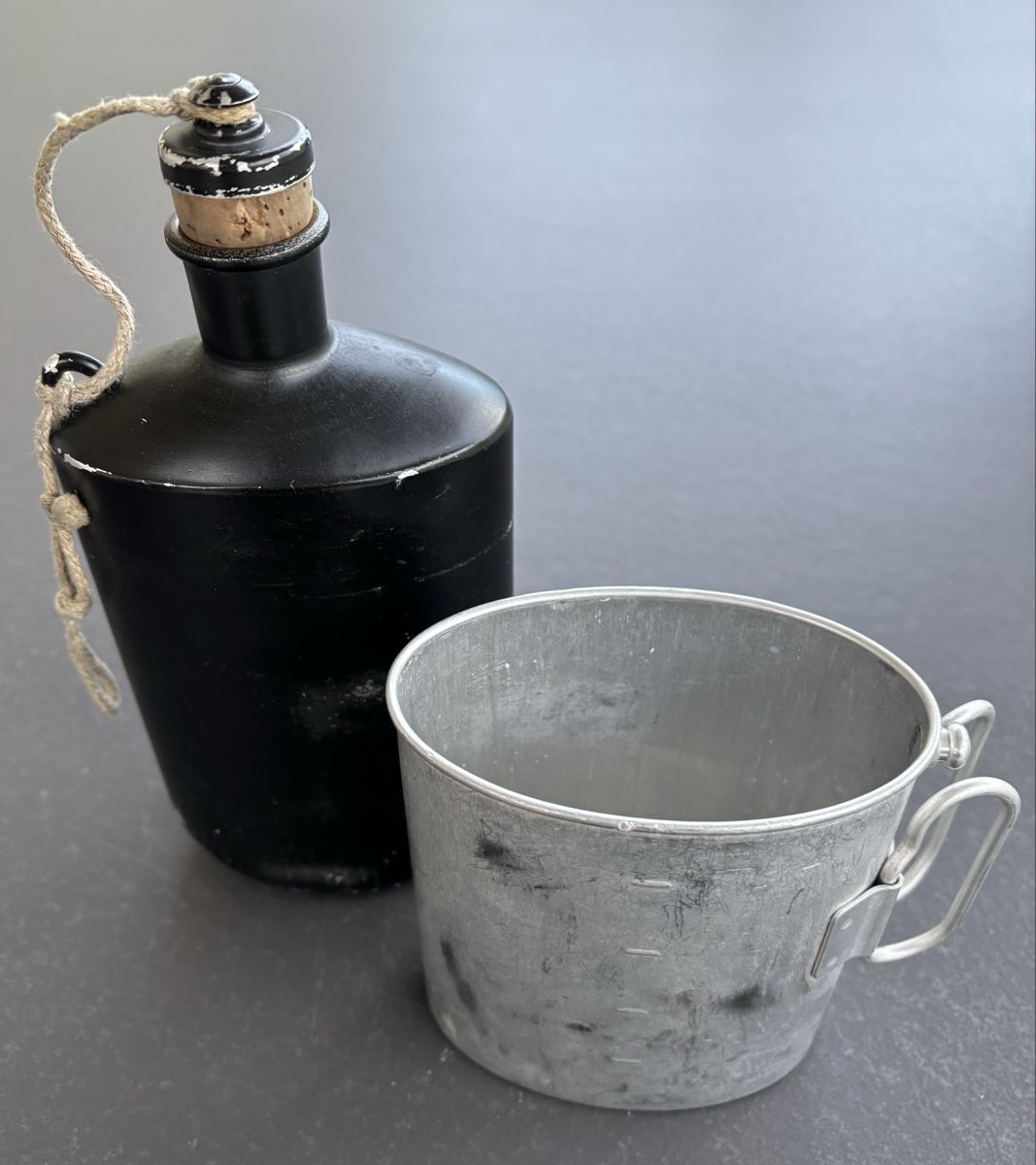 Schweizer Armee Ausrüstung & Ersatzteile: Feldflasche mit Becher Original Militär Schweiz – Gebraucht aus Rothrist von Dluna1