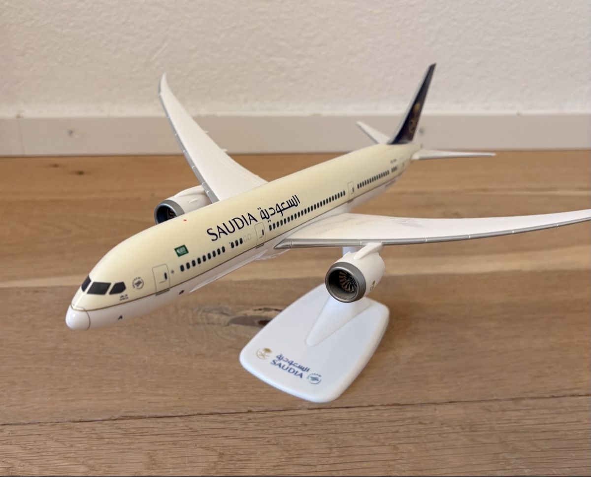 Kit di modellismo & Modellini statici: Modellflugzeug SAUDIA HZ-ARA Dream Liner – Nuovo (secondo la descrizione) da Stäfa venduto da jgw007