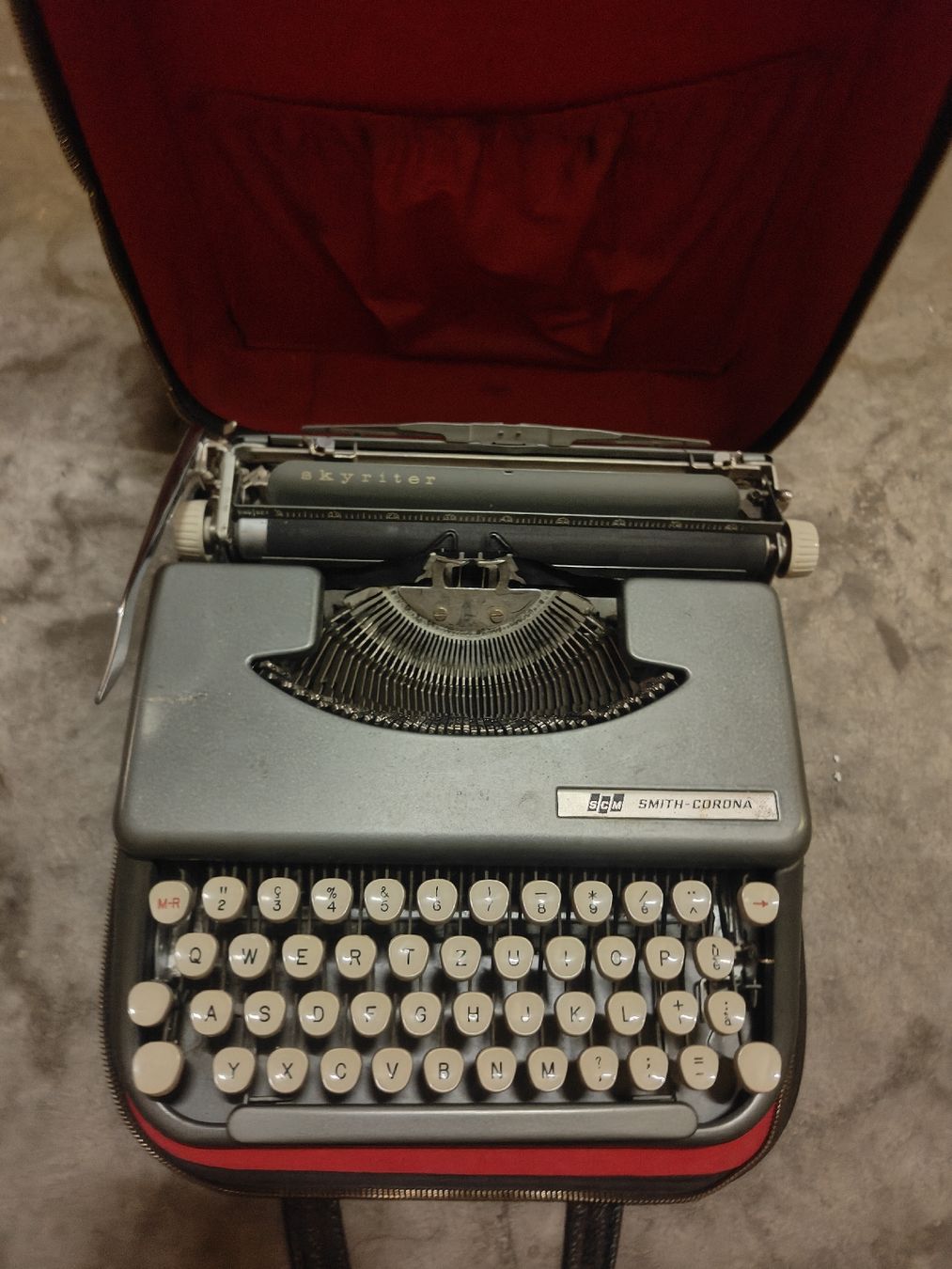 Schreibmaschinen: Machine à écrire Smith Corona Skyriter avec mallette – Gebraucht aus Le Lignon von mik_f9nd 1