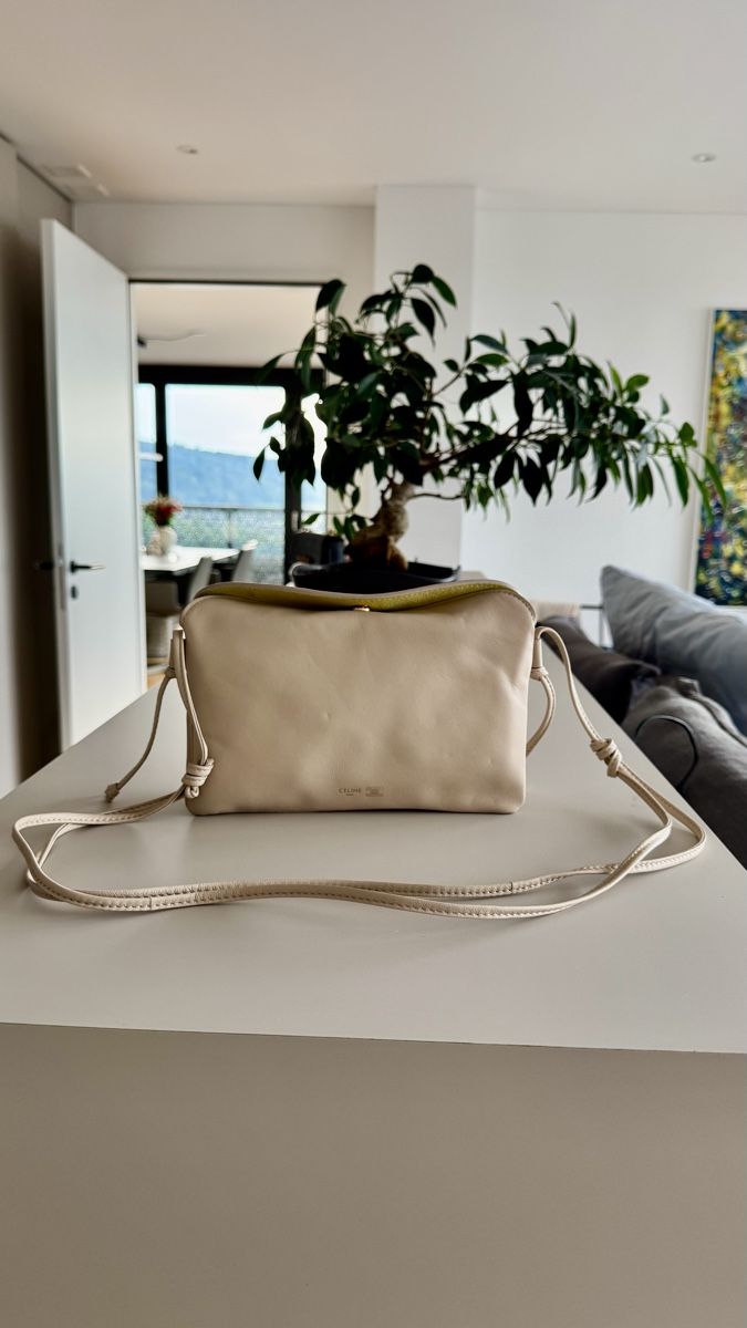 Celine Sacs femmes: CELINE Trio Flap Bag in Smooth Lambskin – Neuf (Voir description) à Dübendorf par Pink.Blue 6