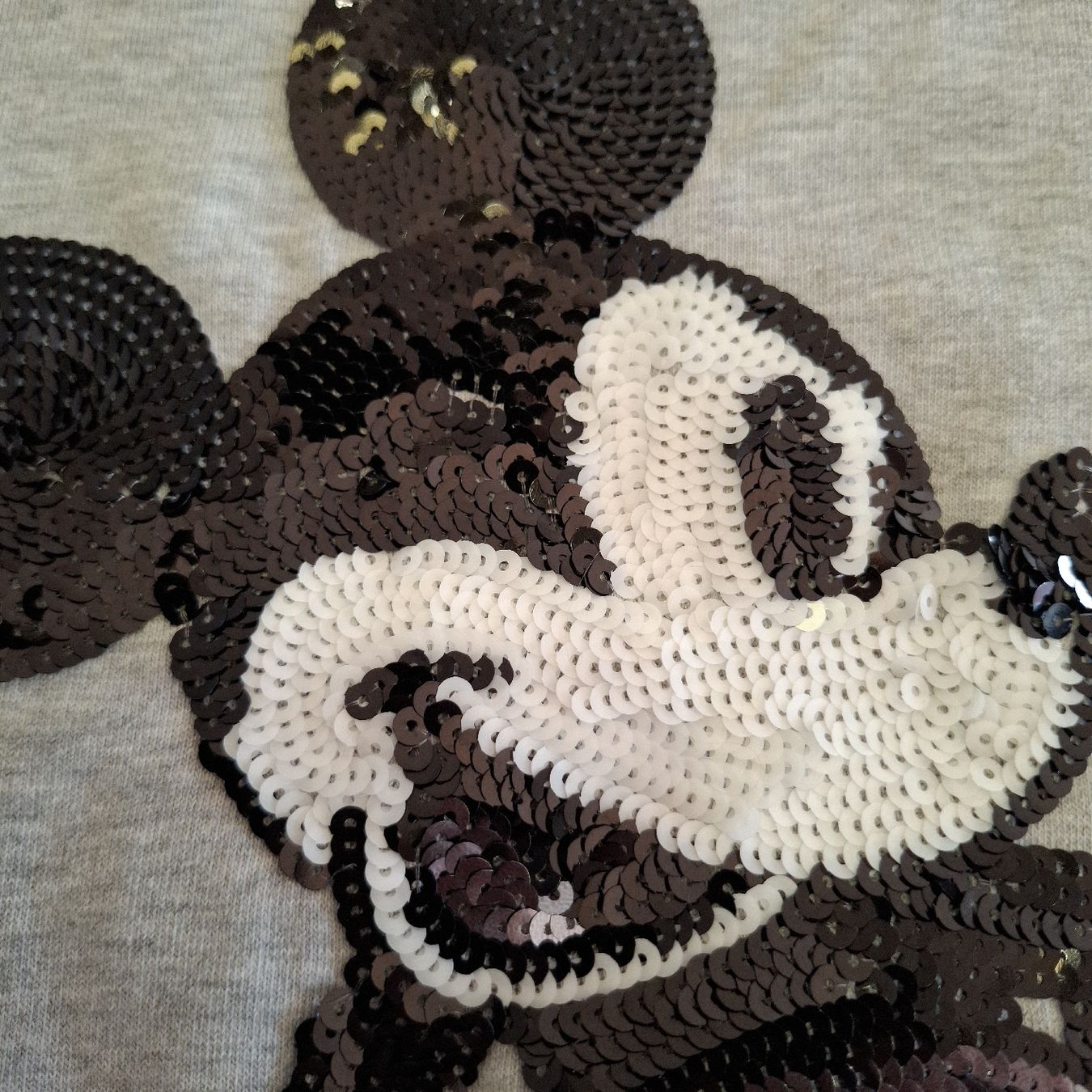 Maglioni & Felpe: Sweatshirt DISNEY Mickey Mouse à Sequins Taille S – Usato da Le Locle venduto da QualiteExpress 2