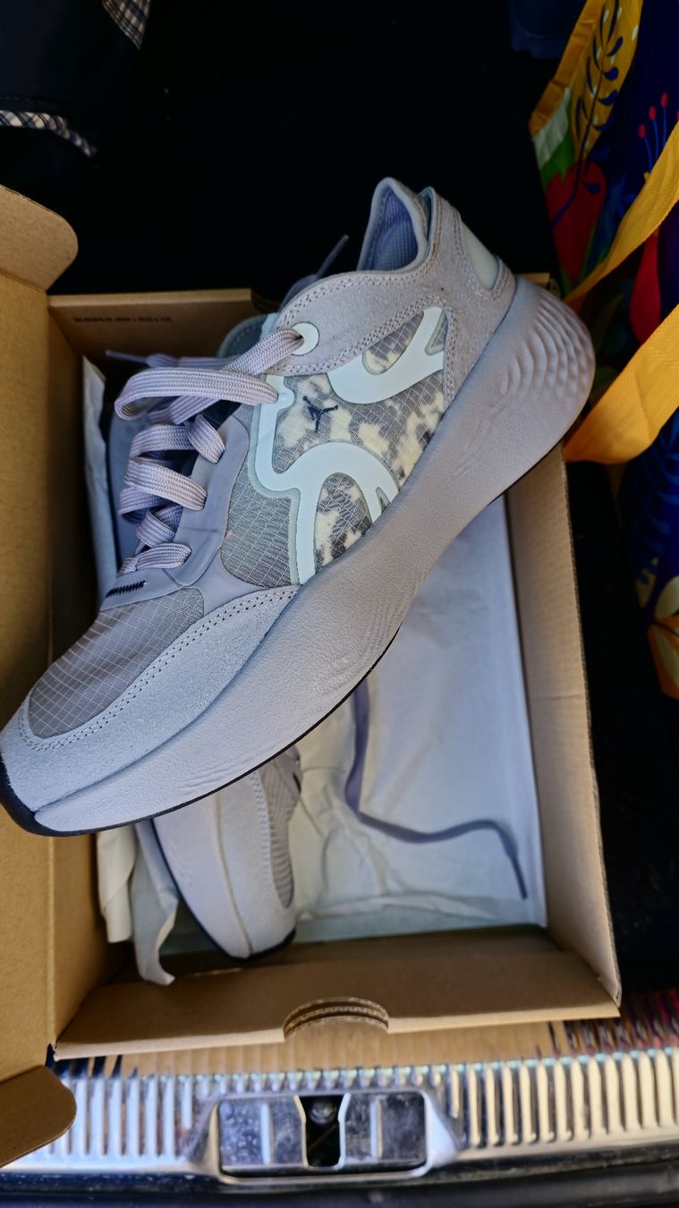Jordan Scarpe da uomo: Jordan Schuhe gr.42.5 NEU – Nuovo e nell'imballaggio originale da Amriswil venduto da newschweiz