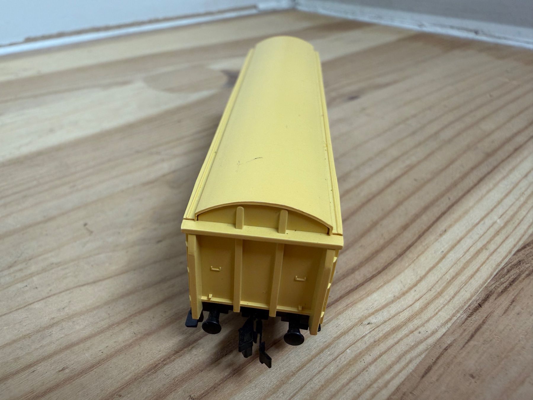 Fleischmann Modellini di ferrovie: Spur N Fleischmann Toblerone Schiebewandwagen – Usato da Büsserach venduto da ModellbahnDepot 3