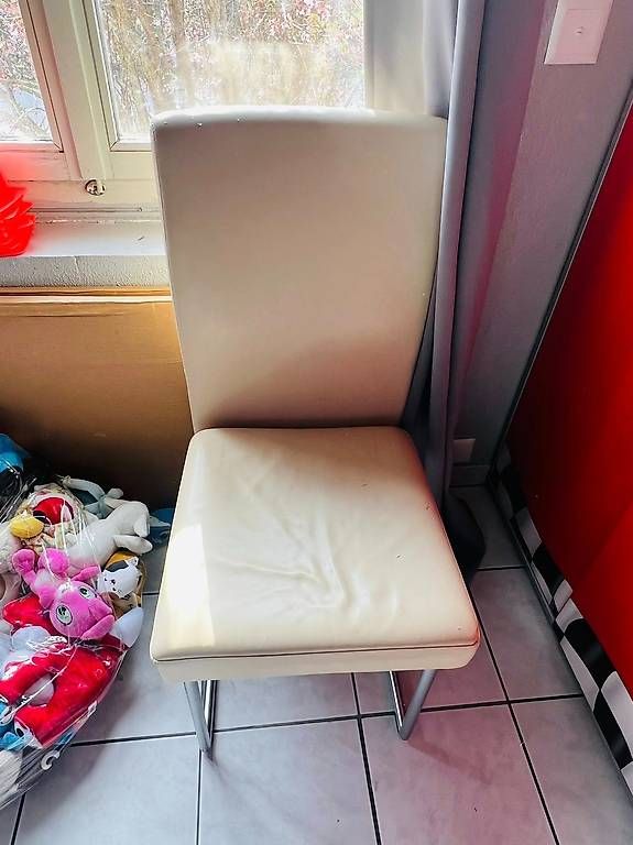 Sedie: Chaise a donner – Usato da Corpataux venduto da Lesgiettes 1