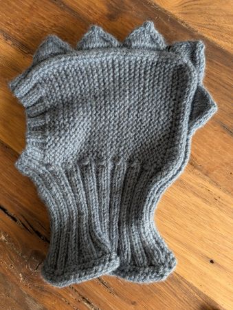 Handgestrickte, warme Wollmütze, neu, Dinomuster