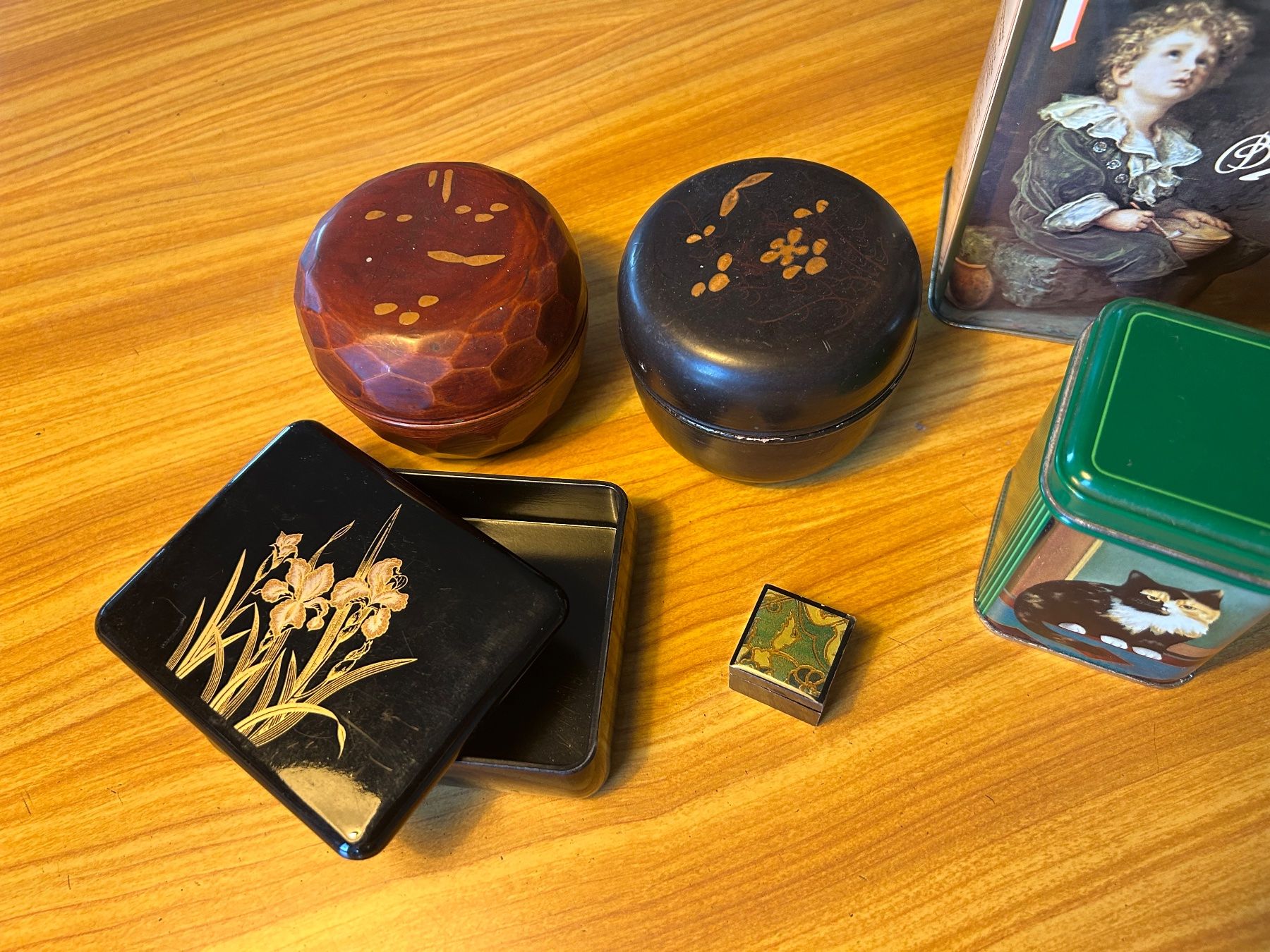 Sucriers: Lot Pillendose Sammlung Blechbox Box Vintage Geschenkbox – D'occasion à Steffisburg par smocky17 4