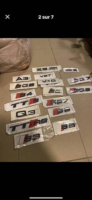 Tutti gli attrezzi: Insigne Audi  – Nuovo e nell'imballaggio originale da Vuisternens-Romont venduto da soa_ggr9 4