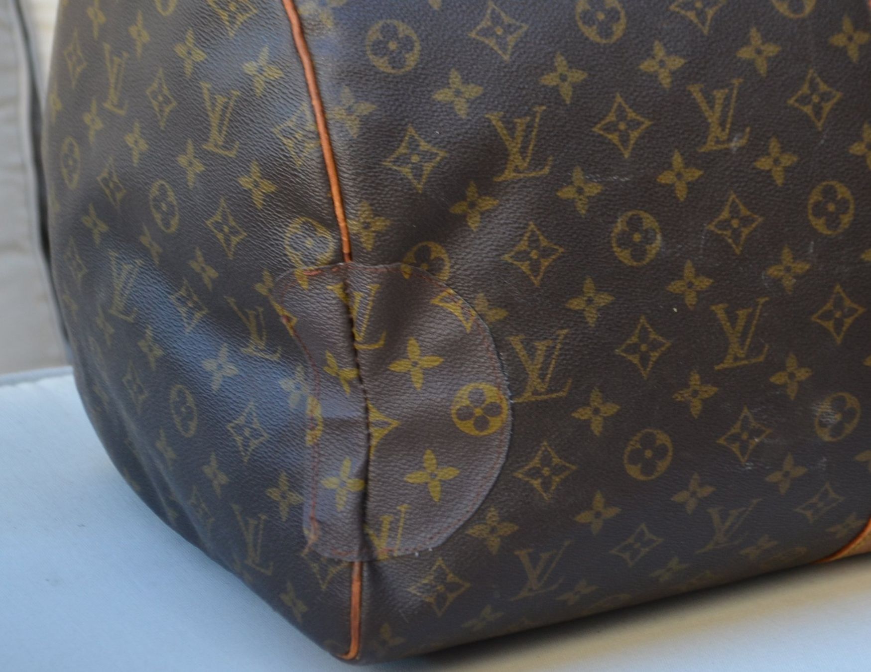 Louis Vuitton Taschen: Louis Vuitton Keepall 60 Monogram – Defekt aus Collonges von Auganien 9