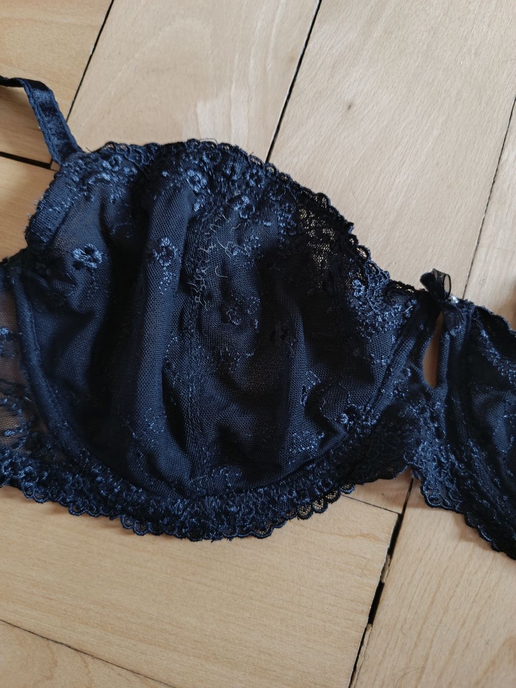 H&M Altra biancheria intima: Schwarzer BH mit Spitze, Grösse 80D – Usato da Rorschach venduto da Monstera79 1