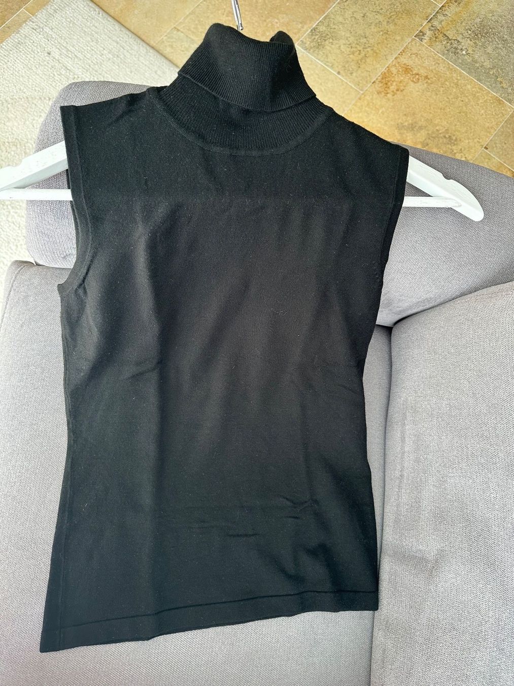 H&M Tops: 🟢 pull col roulé sans manche vintage année 2000 – D'occasion à Fribourg par Meta26