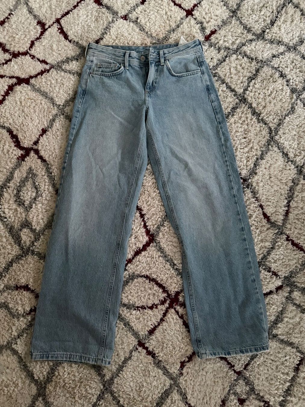 Pull&Bear Jeans: Pull & Bear Straight Leg Jeans Grösse 36 (ungebraucht) – Nuovo (secondo la descrizione) da Weiach venduto da nou_t2x8