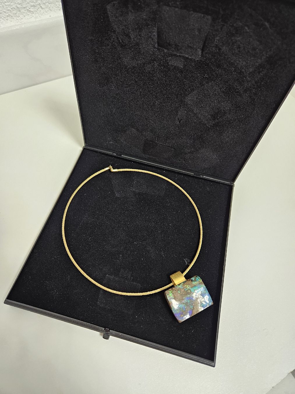 Catenine: Goldcollier 750 mit Anhänger Boulderopal – Usato da Schlieren venduto da Bestleo