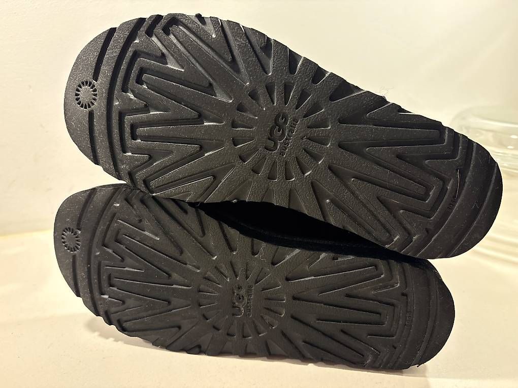 Scarpe da donna: UGG Boots schwarz Grösse 38 – Usato da Felsberg venduto da Riggel 4