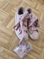 lackfarbige Pumasneakers mit austauschbaren Schuhbändel