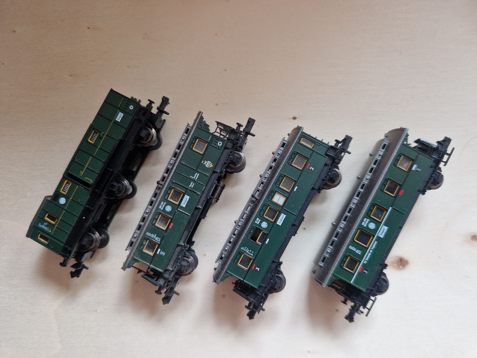 Modellini di ferrovie: 4 wagons voyageurs  – Usato da Neuchâtel venduto da allen07