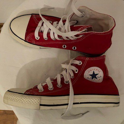 Converse Herrenschuhe: Converse Chuck Taylor All Star rouges, taille 37 – Gebraucht aus Gampelen von Mari60