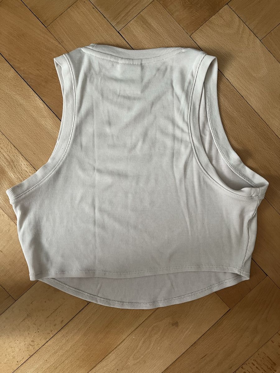 Nike Tops: Nike Top Damen Grösse S hellbeige  – Gebraucht aus Zürich von Sel_777 1