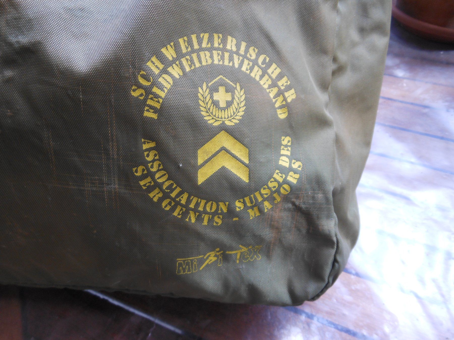 Schweizer Armee Borse: Schweizer Armee Tasche Feldweibelverband – Usato da füllinsdorf venduto da raiatea1 1