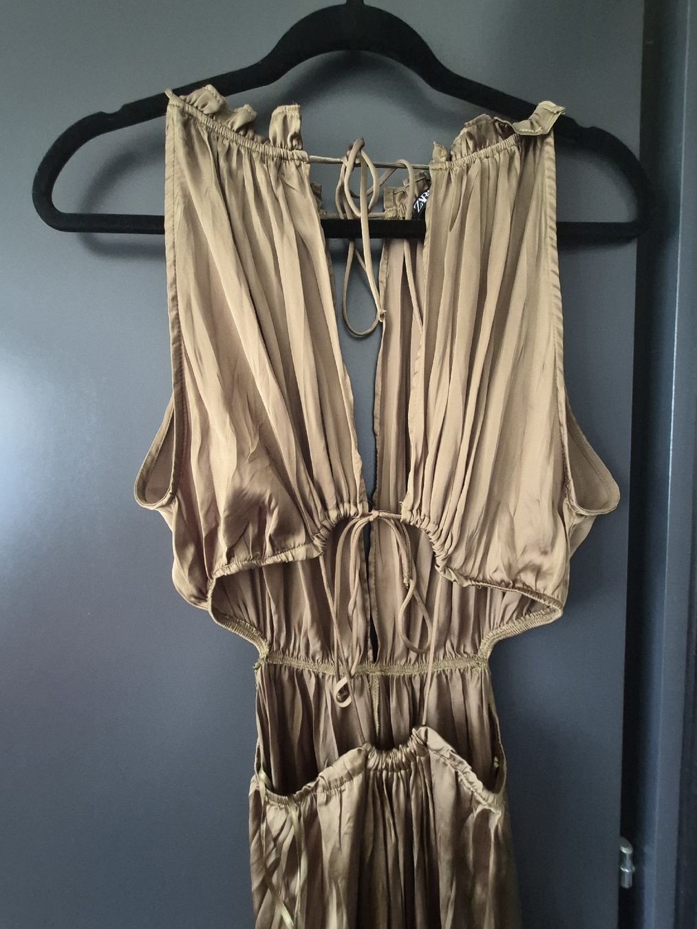 Zara Vestiti: Robe longue fluide dorée Zara – Nuovo (secondo la descrizione) da Collonges venduto da cam_72xf 1
