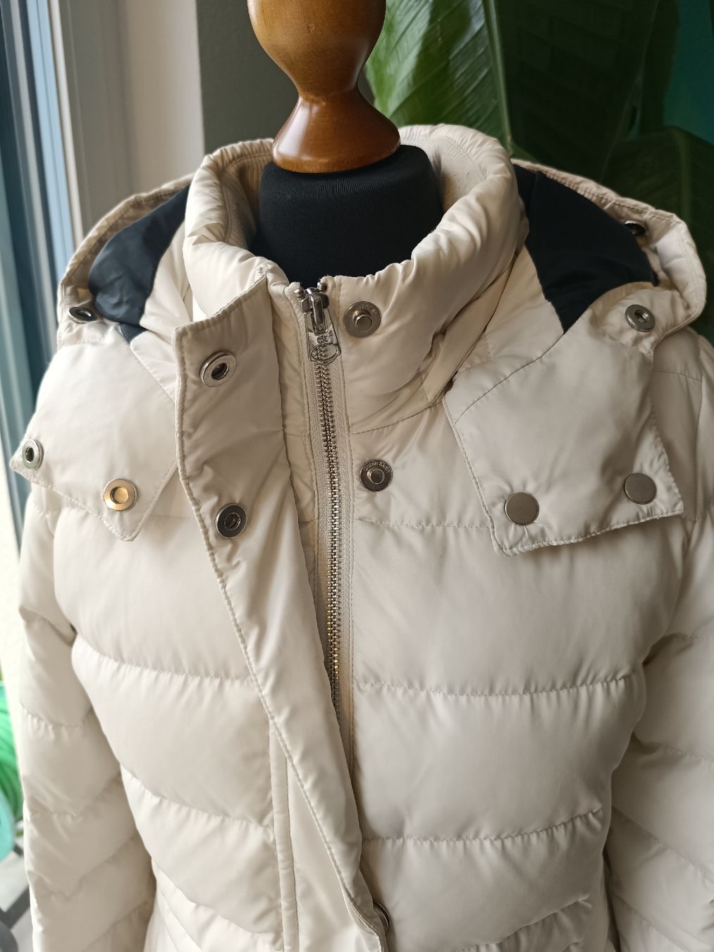 Calvin Klein Mäntel: Calvin Klein Daunenmantel – Gebraucht aus Wolfwil von SecondOwner 5