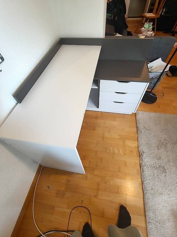 Ikea Scrivanie: Bureau d'angle / Eckschreibtisch – Usato da Bern venduto da pierreantoineblanc 1