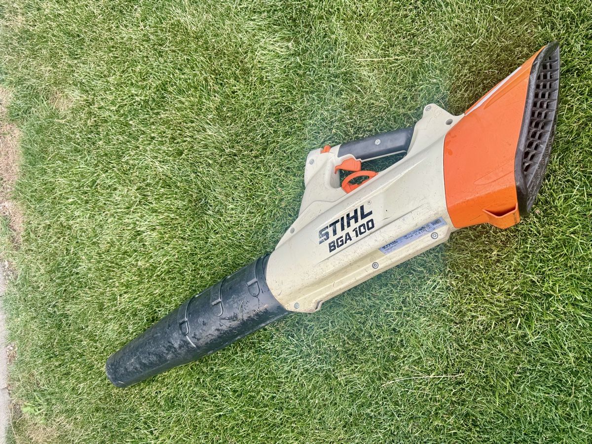 Stihl Tagliaerba: Stihl Laubbläser BGA 100 Akku – Usato da Safenwil venduto da kitty06 4