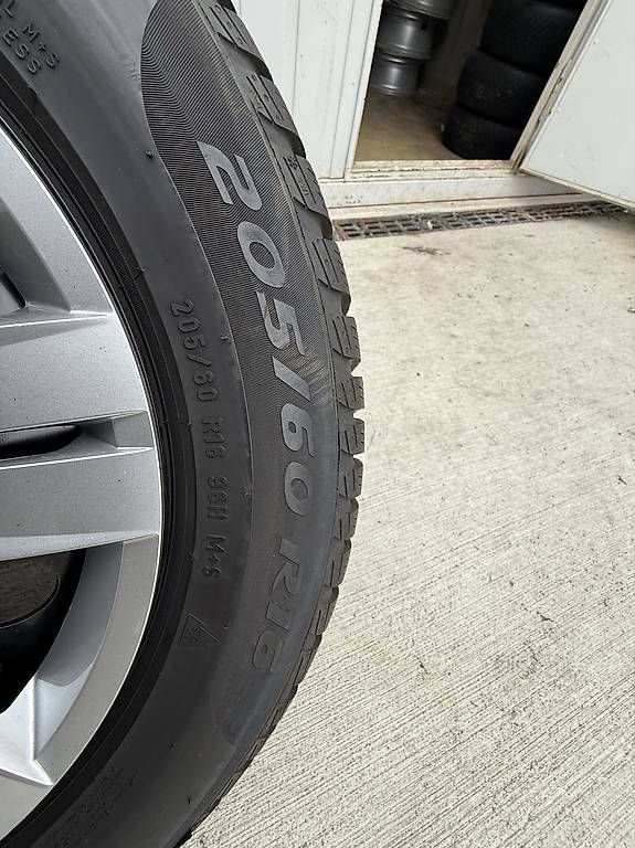 Volkswagen Pneumatici & Ruote complete: Vw Winterräder 16 Zoll – Usato da Arbon venduto da Punt_31 1