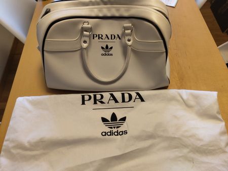 Prada x Adidas Bowling Bag Weiss mit Staubbeutel.
