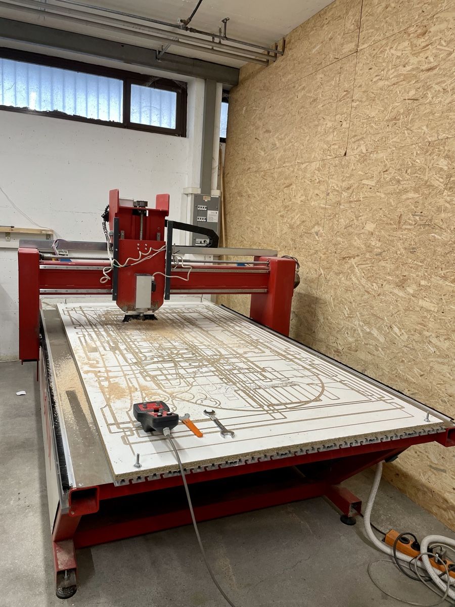 Alle Maschinen: CNC 2500x1250x300 spindle 1,6Kw – Gebraucht aus Gentilino von inf_m2hv 1