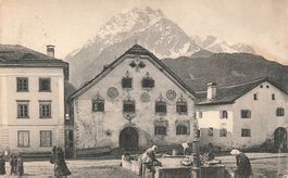 Pontresina GR Engadin Dorfplatz Brunnen belebt