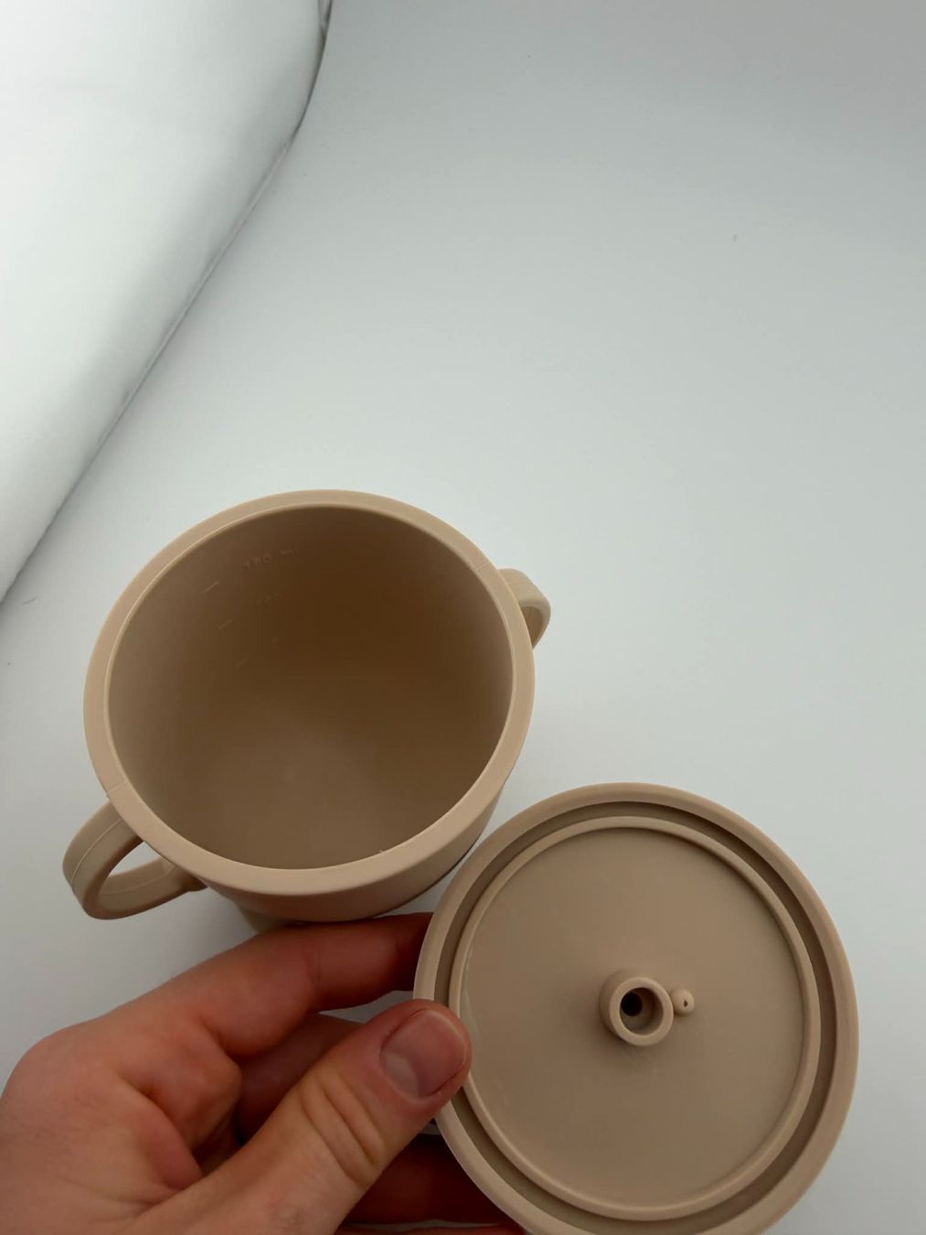 Behälter & Ähnliches: Silikon Trinklernbecher mit Strohhal – Gebraucht aus Riehen von edu_92w7 2