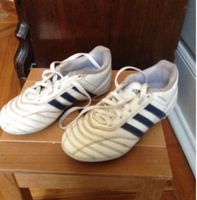 Kult!!  Fussball Schuhe Gr.31 Noppenschuhe m. drei Streifen