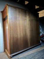 Massivholzschrank