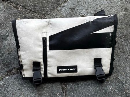 FREITAG Tasche F17 JOE schwarz und weiss