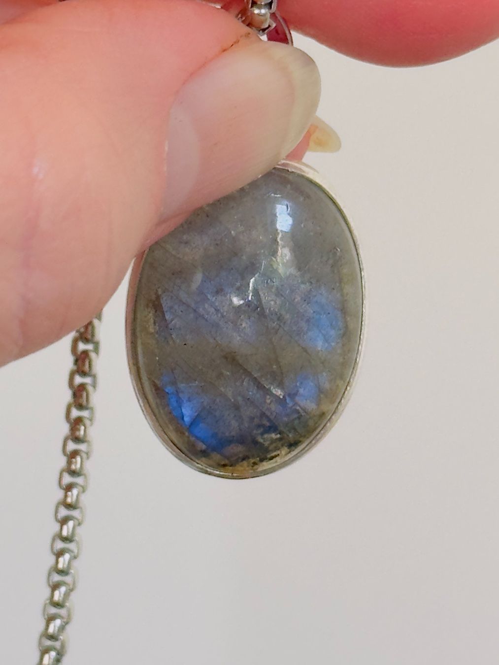 Ketten: Fashionable labradorite necklace – Neu und originalverpackt aus Genève von AGBERG 3