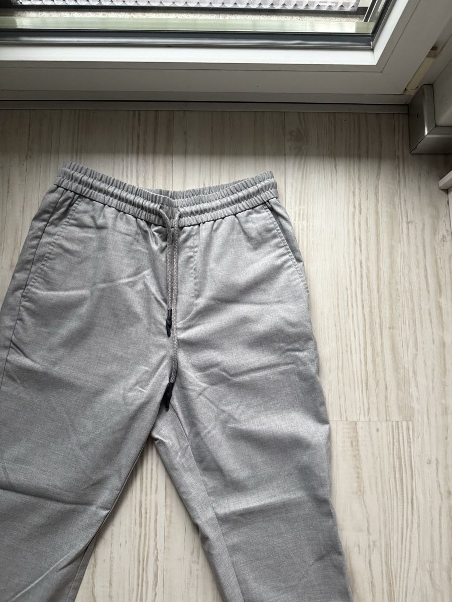 Hosen: Only & Sons Light Grey Cropped Trousers – Neu und originalverpackt aus La Tour de Peilz von bau_sm8d 1
