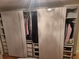 Kleiderschrank weiss mit Schiebetüren guter Zustand