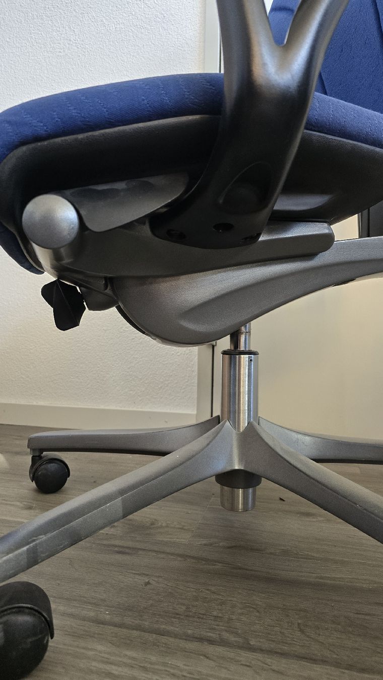 Giroflex Chaises: Bürostuhl Giroflex 64 – D'occasion à Winterthur par aredo 4
