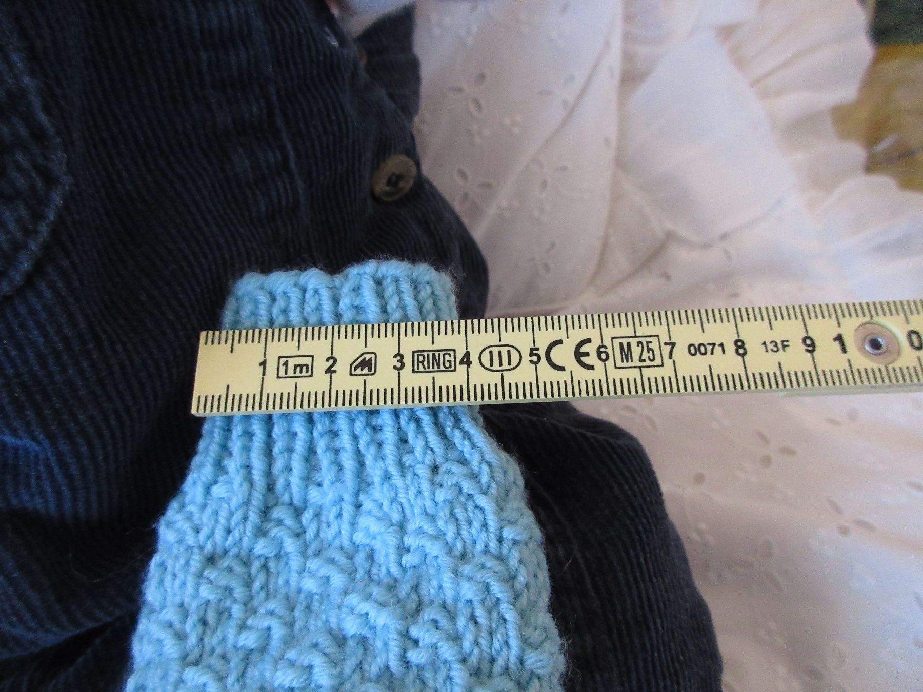 Kinderhandschuhe: Gestrickte Baby oder Puppen Handschuhe, Fäustlinge, hellblau – Gebraucht aus Egg b. Zürich von Mogli93 3